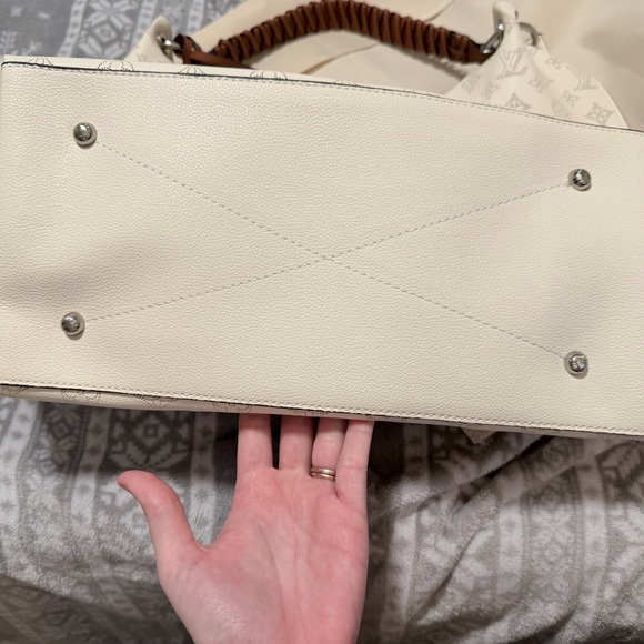 Carmel Hobo Mahina Leather Hobo Shoulder Bag - Picture 4 of 12